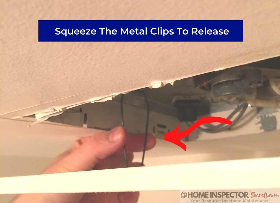 how to oil a bathroom exhaust fan (squeeze clips) how to oil a bathroom exhaust fan (squeeze clips)