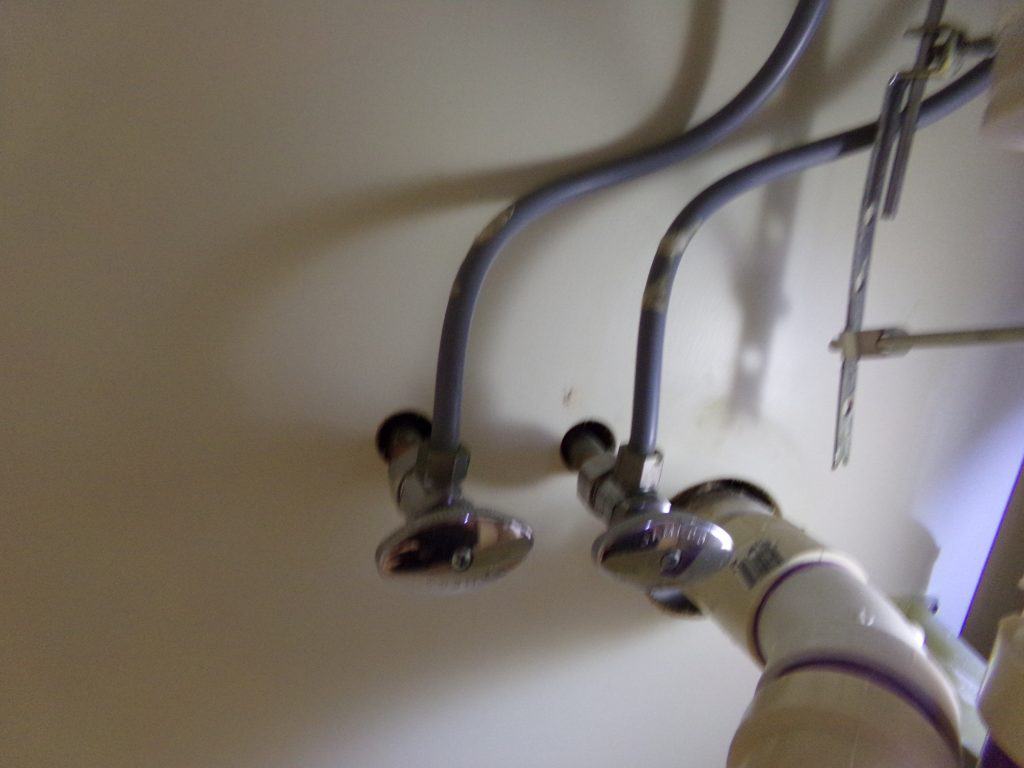 polybutylene feeder pipes under sink
